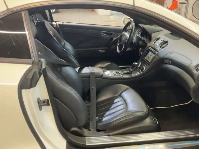 Mercedes-Benz SL view 3