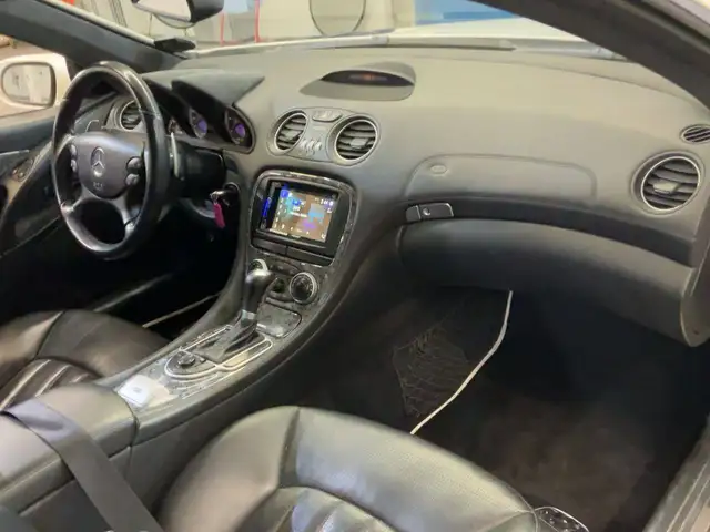 Mercedes-Benz SL view 4