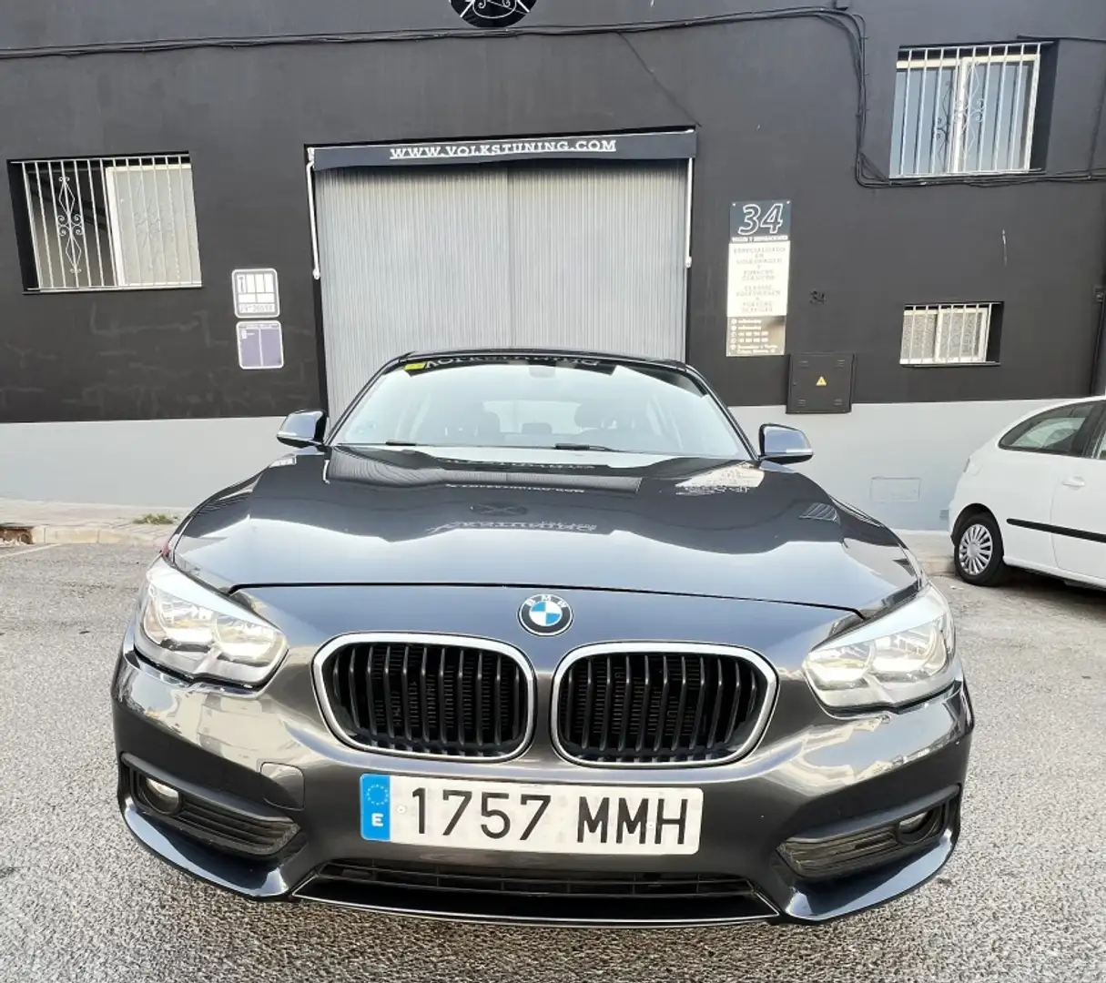 BMW 116 116d EfficientDynamics Gris - 1