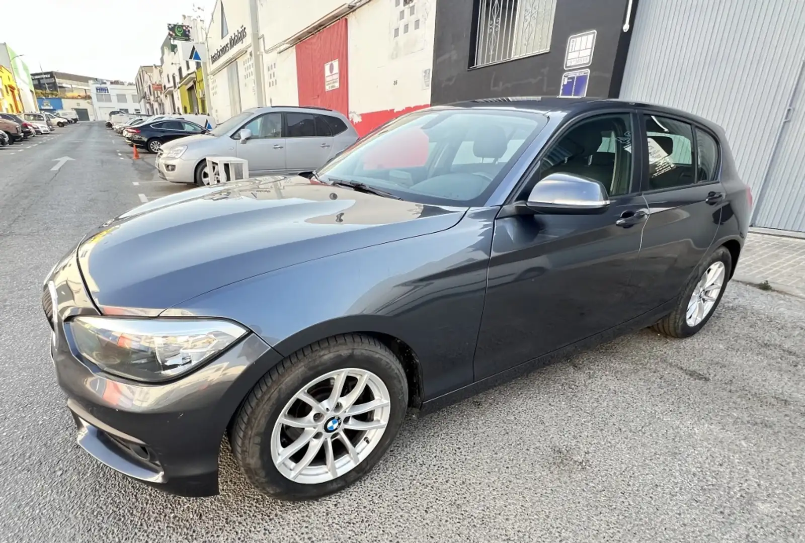 BMW 116 116d EfficientDynamics Gris - 2