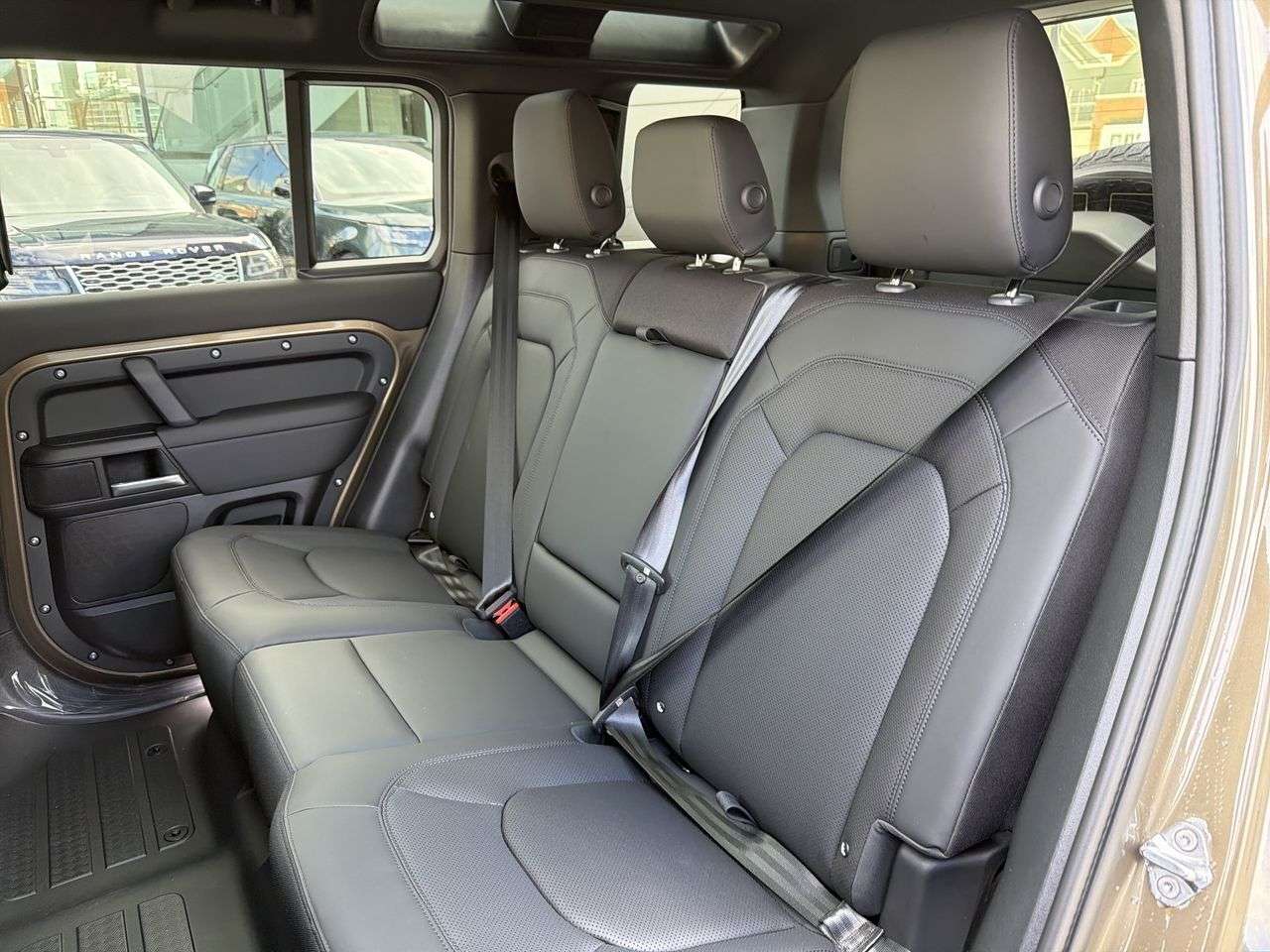 2026 Land Rover Defender 110 P300 S thumb 20