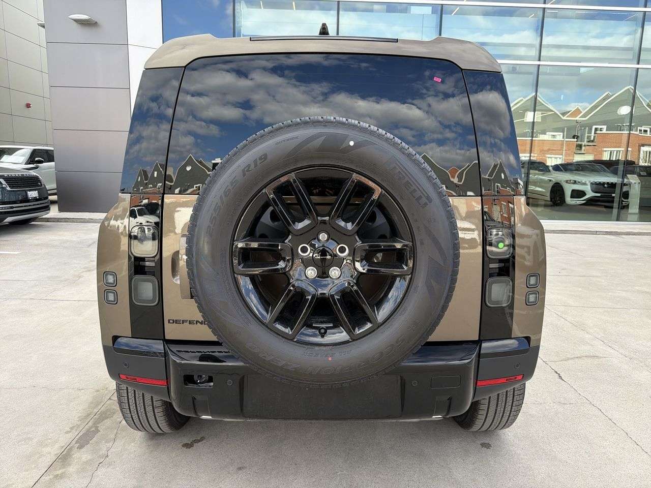 2026 Land Rover Defender 110 P300 S alt 4