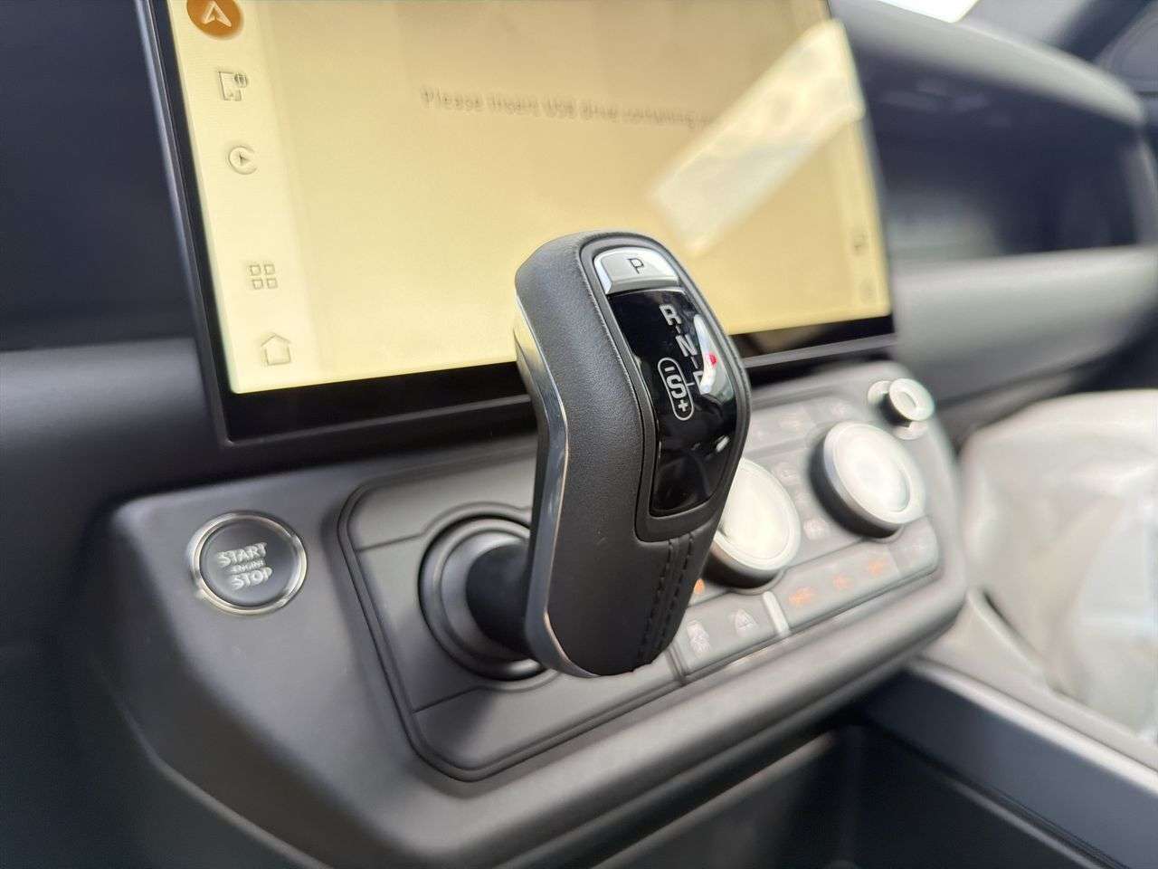 2026 Land Rover Defender 110 P300 S thumb 17