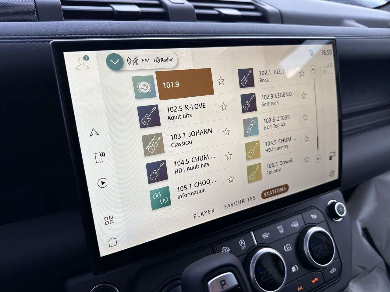 2026 Land Rover Defender 110 P300 S thumb 13
