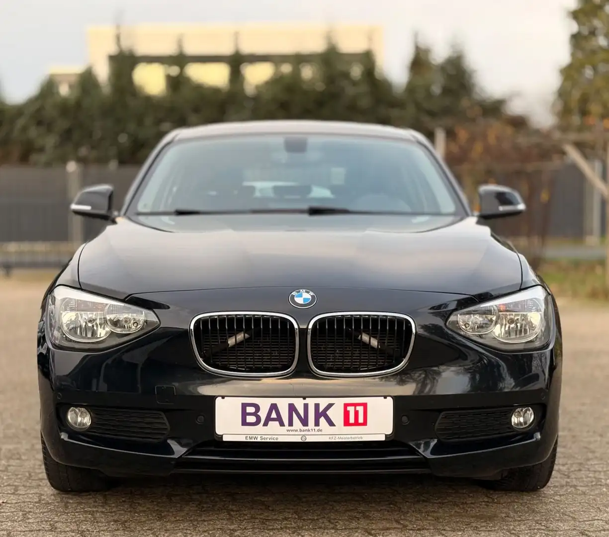 BMW 116 i F20 Aut.Pano Navi PDC SHZ Unfallfrei Schwarz - 2