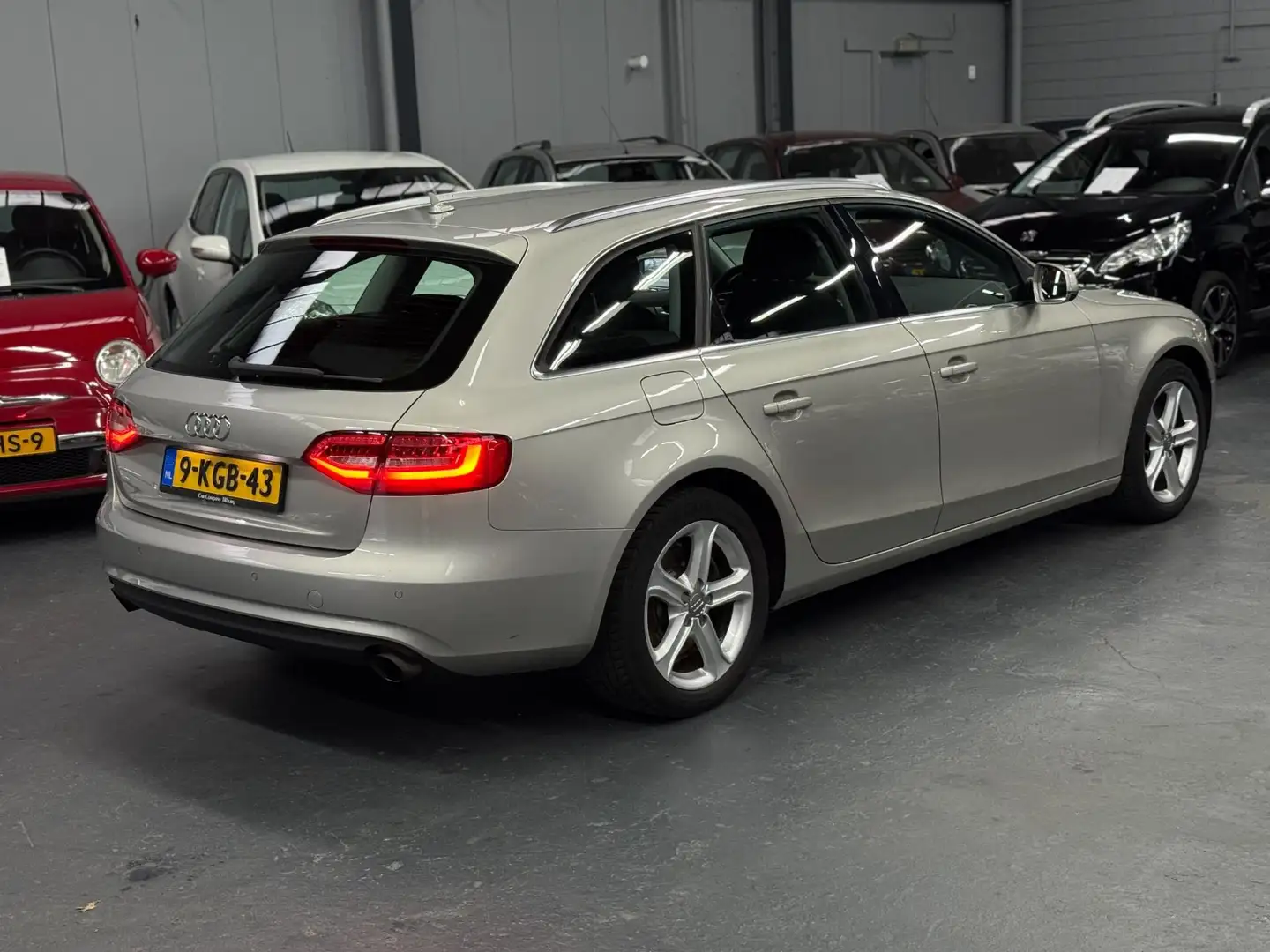 Audi A4 Avant 1.8 TFSI Business Edition Automaat 2de Eigen Gris - 2