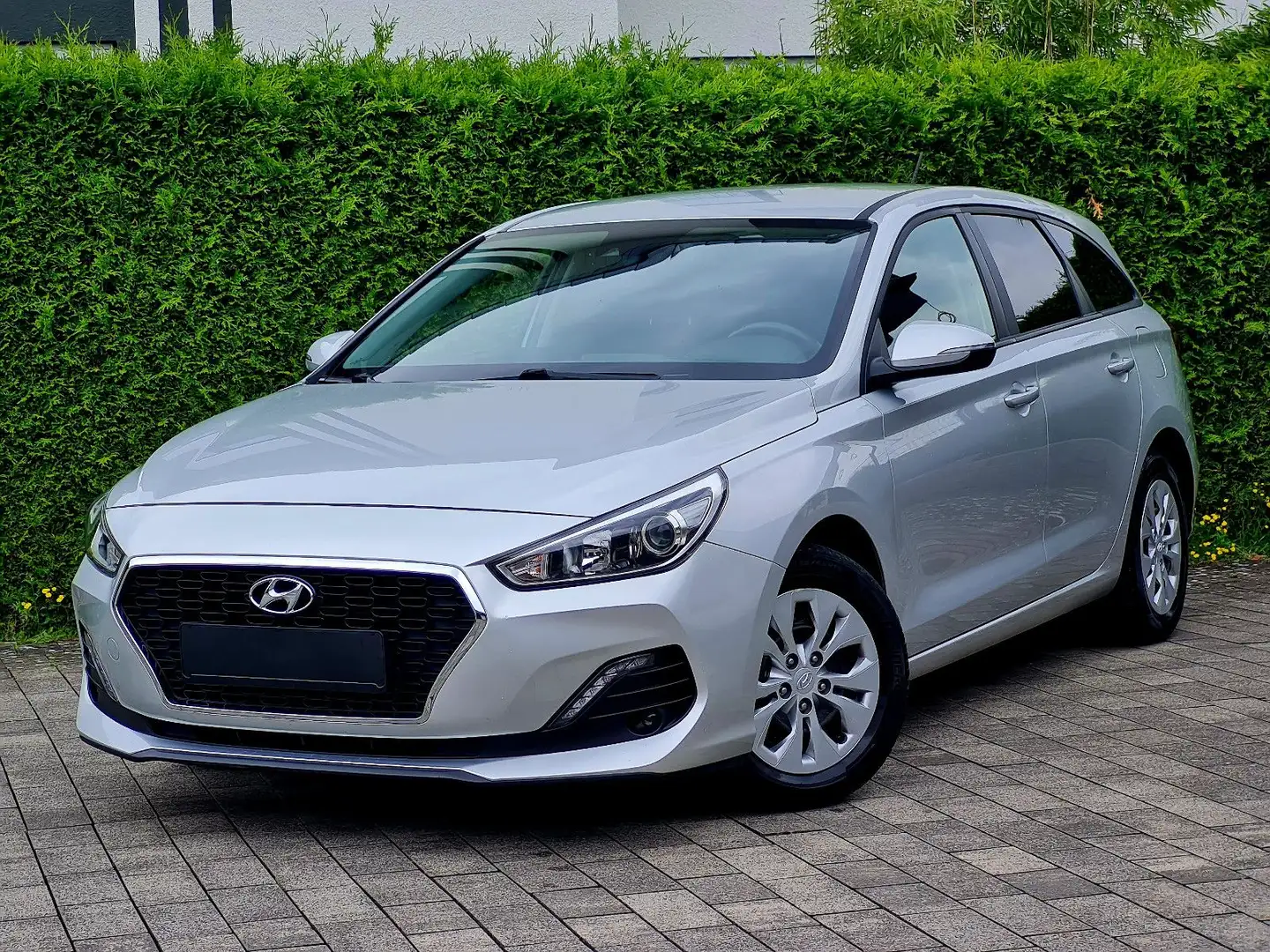 Hyundai i30 1.4 Select Silber - 1