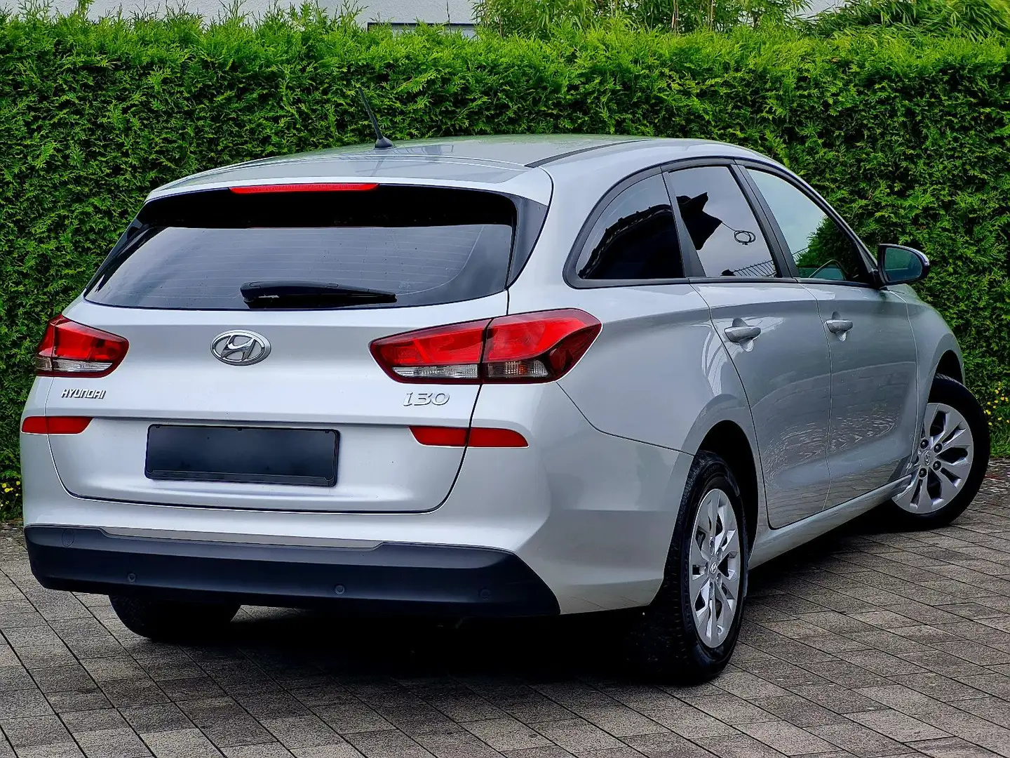 Hyundai i30 1.4 Select Silber - 2
