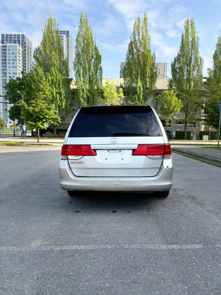 Honda Odyssey снимка Honda Odyssey