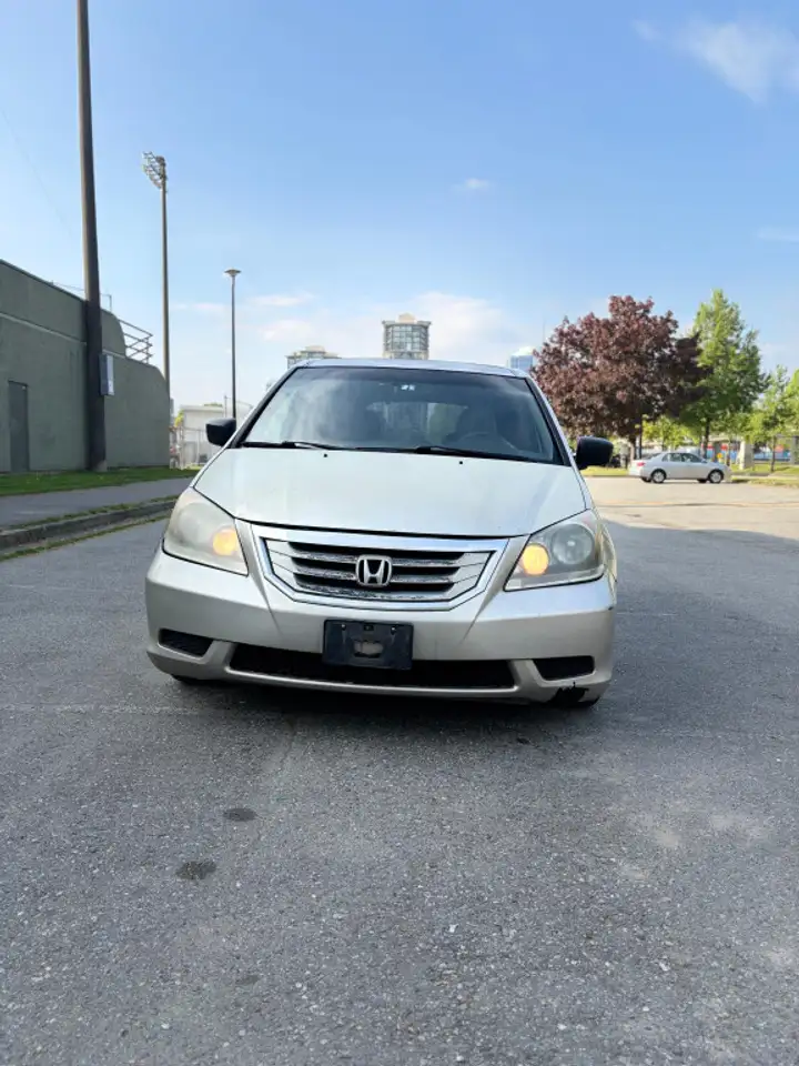 Honda Odyssey снимка Honda Odyssey