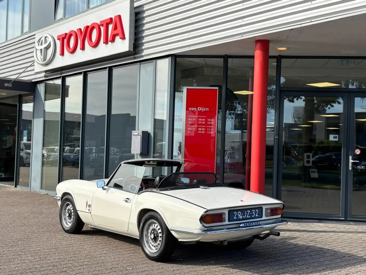Triumph Spitfire 1500 Soft Top | Topstaat | Tijdloze Klasse op Wiel Wit - 2