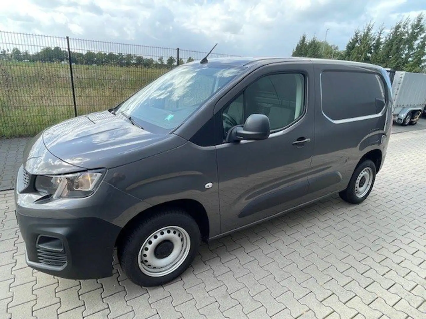 Peugeot Partner Partner 1.6 BlueHDI Pro Grijs - 2