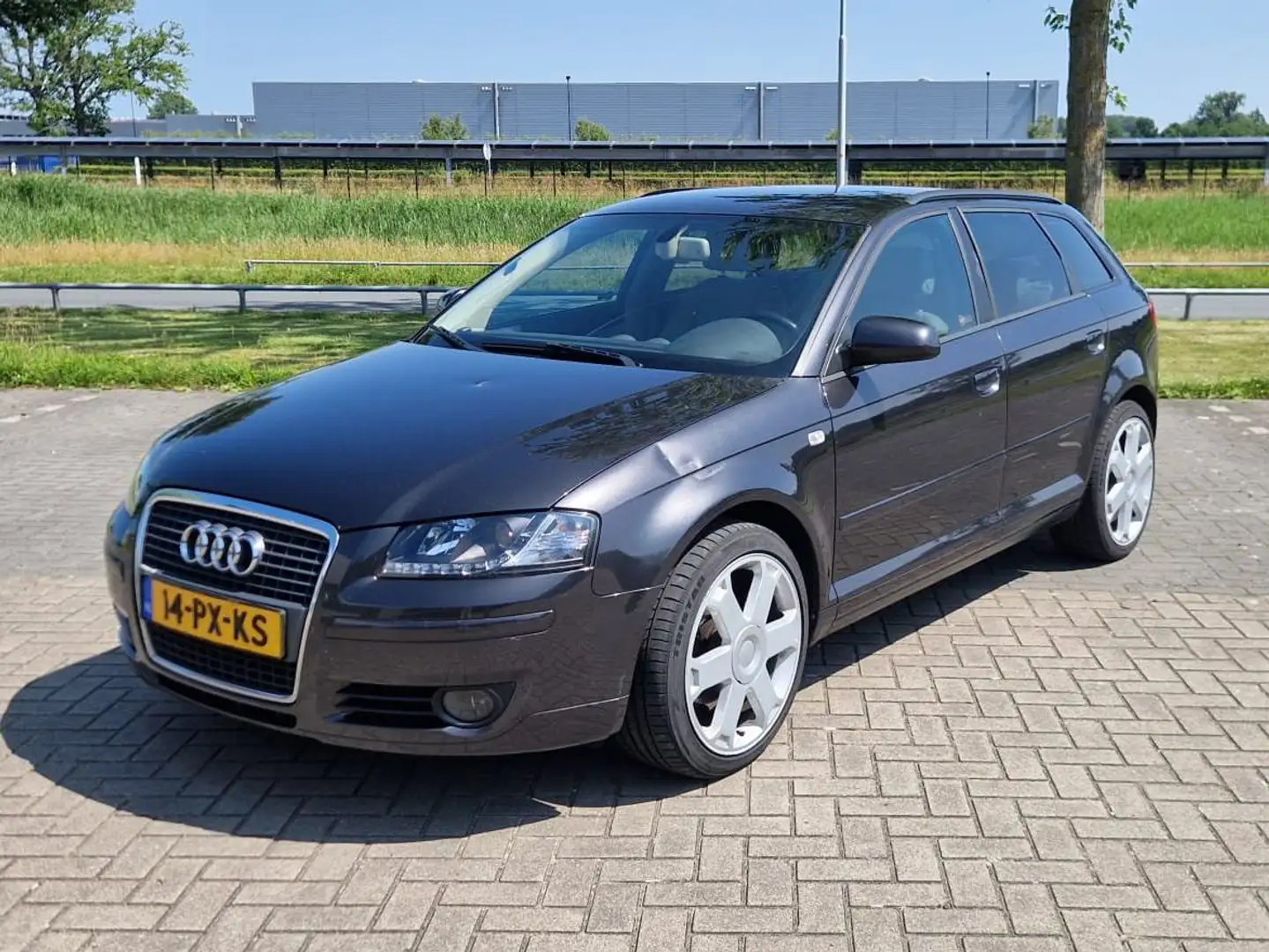 Audi A3 A3 2.0 FSI Ambiente Grijs - 2
