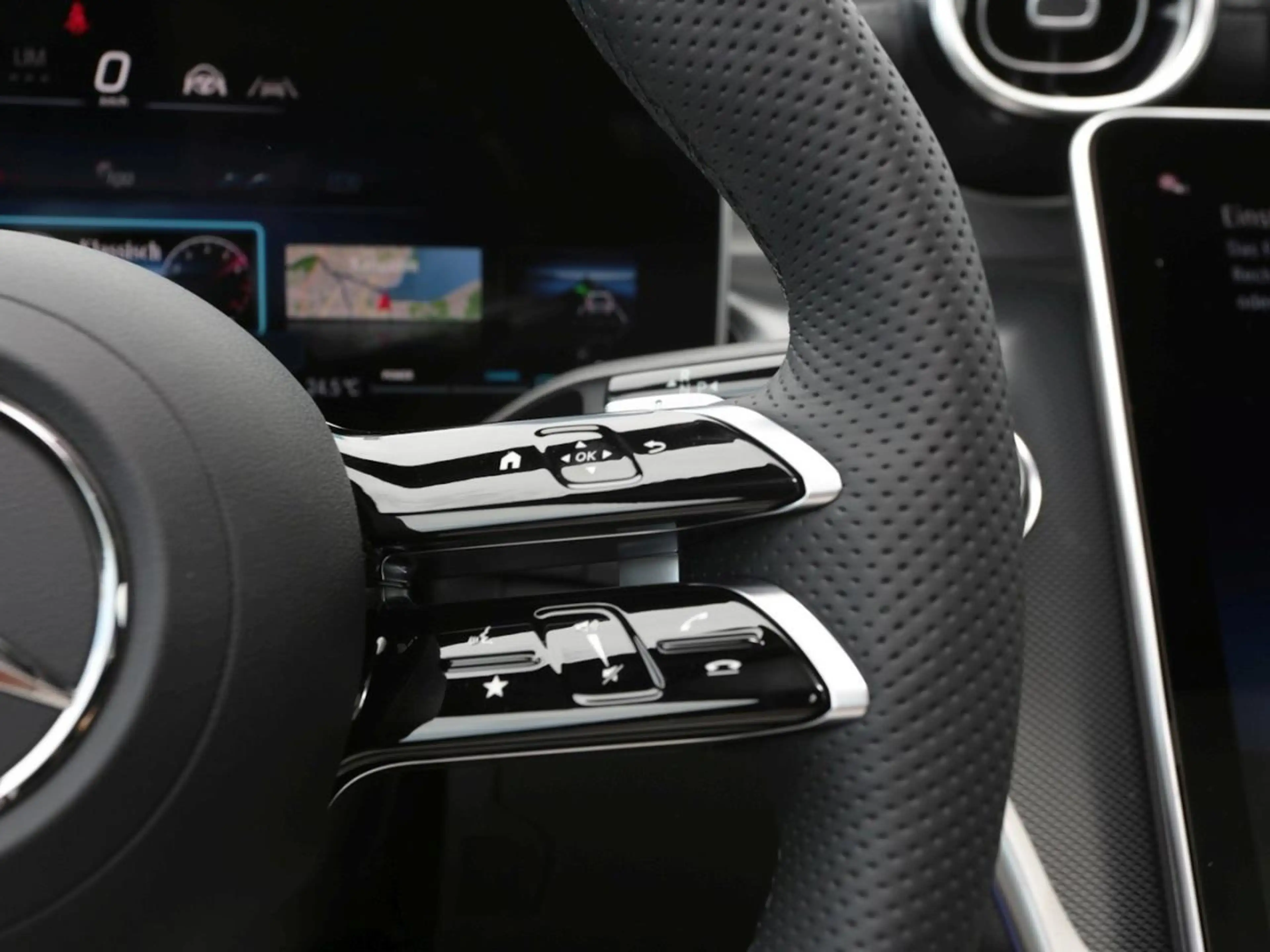 Mercedes-Benz GLC 300 d 4M Edition AMG Night AHK Panorama 360° — photo 10