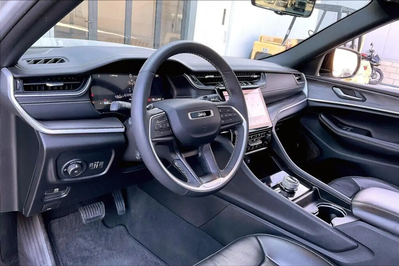 Jeep Grand Cherokee снимка Jeep Grand Cherokee