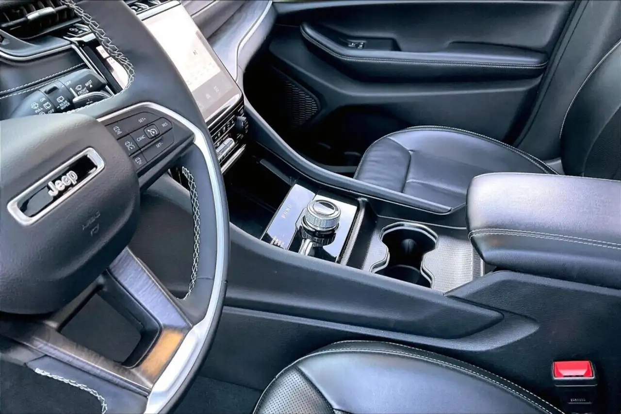 Jeep Grand Cherokee снимка Jeep Grand Cherokee