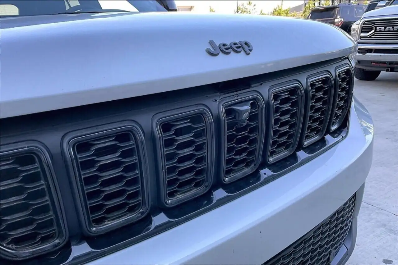 Jeep Grand Cherokee снимка Jeep Grand Cherokee