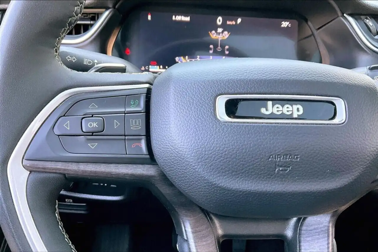 Jeep Grand Cherokee снимка Jeep Grand Cherokee