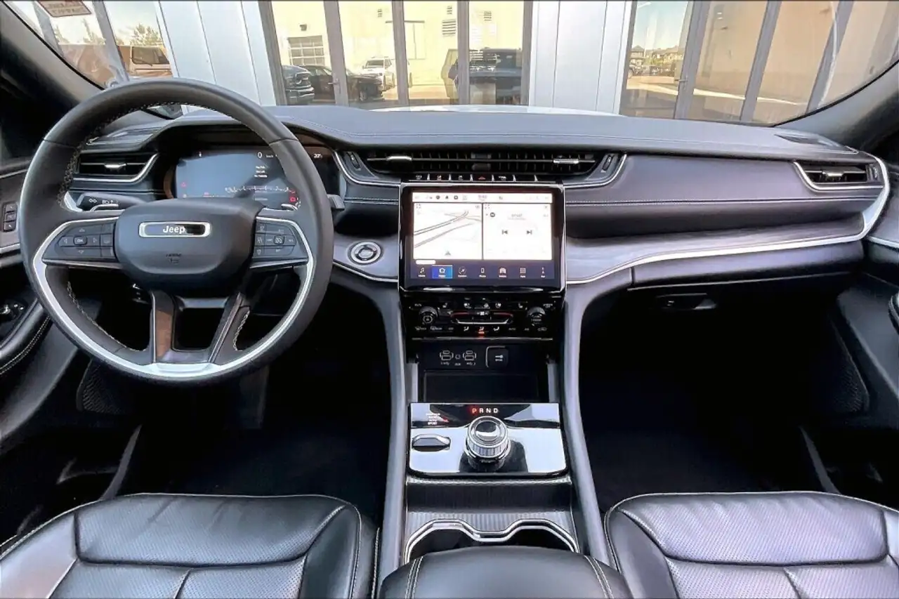 Jeep Grand Cherokee снимка Jeep Grand Cherokee