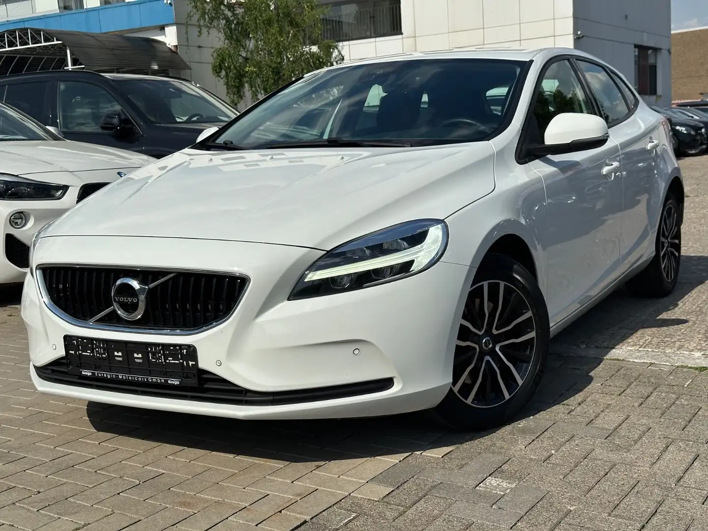 Volvo V40 Momentum Mot. 2.0/Navi/LED/1Hand/TOP! Bílá - 1