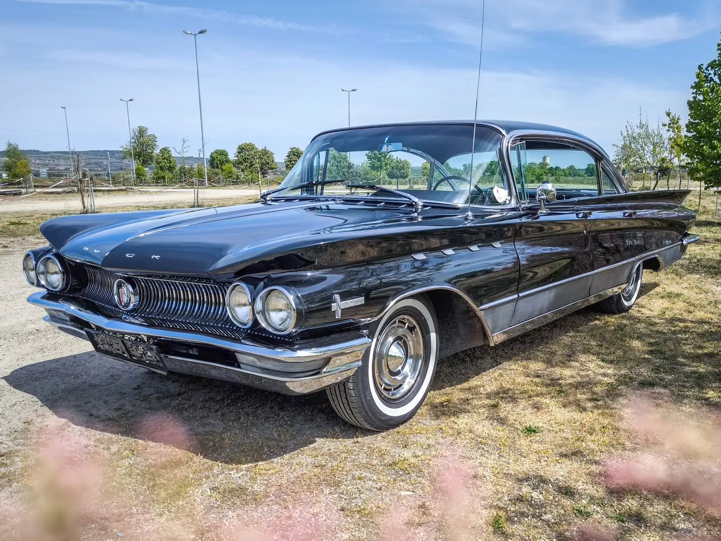 Buick Electra 225 Riviera "Wildcat" 6-Window Sedan Schwarz - 1