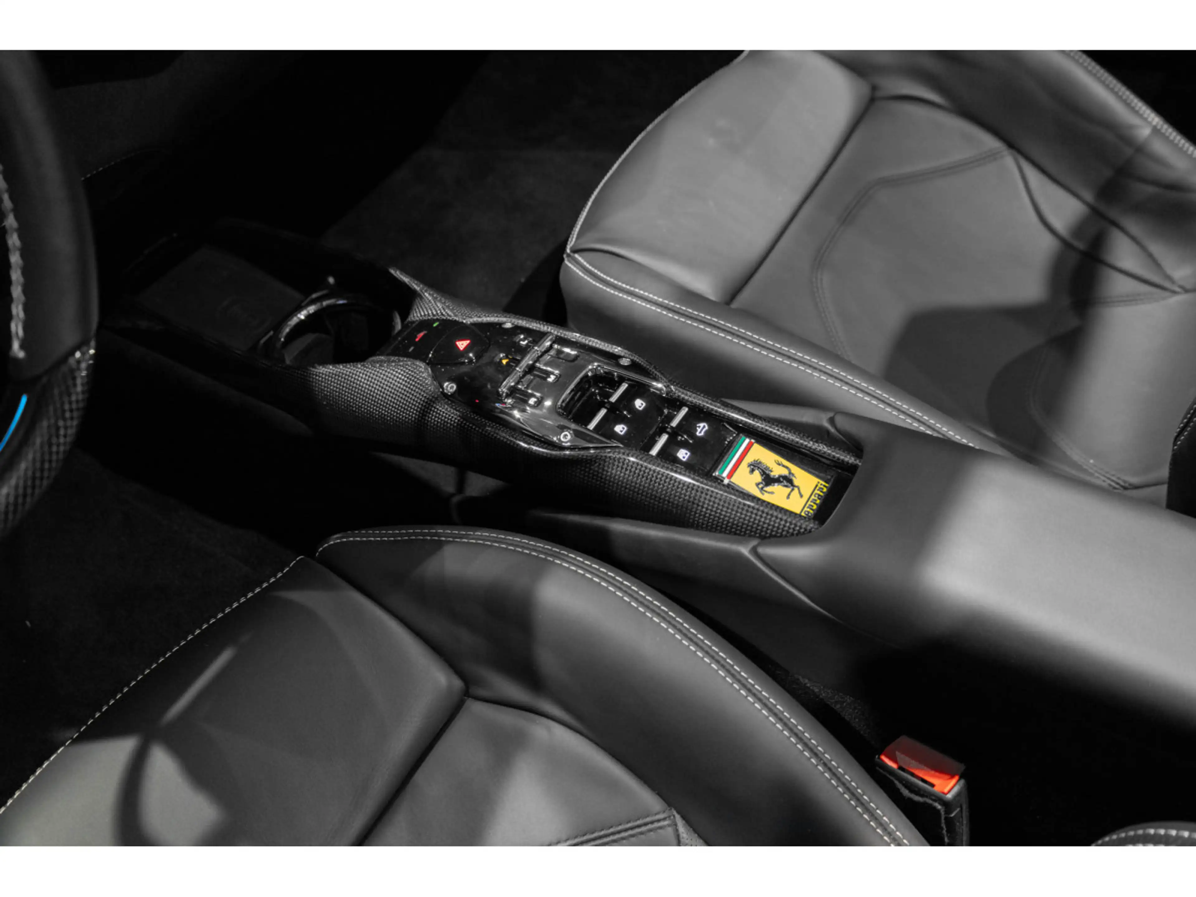 Ferrari 296 GTS ROSSO CORSA — photo 11
