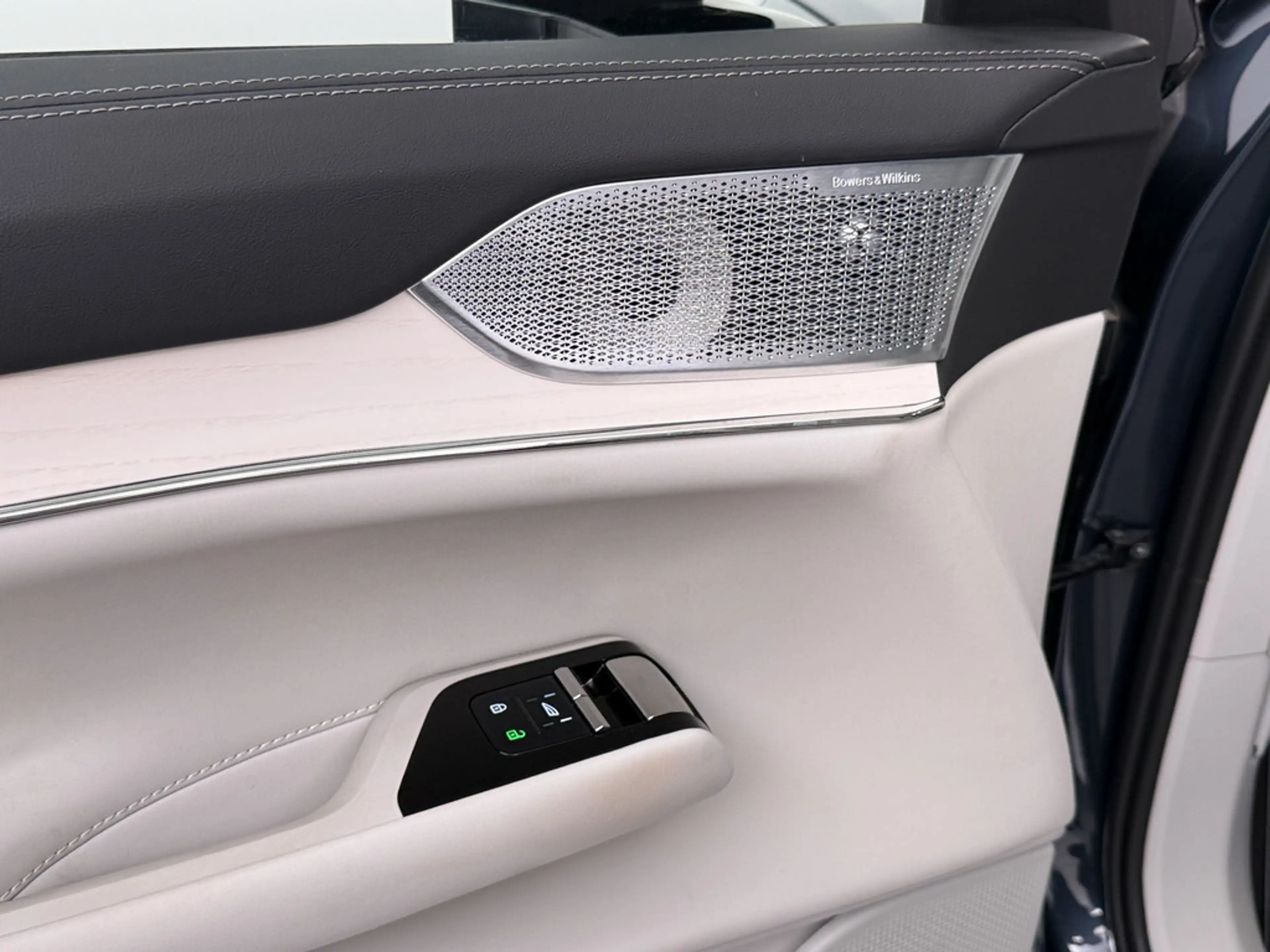 Volvo EX90 Ultra Performance Pure Electric AWD PANO — photo 13