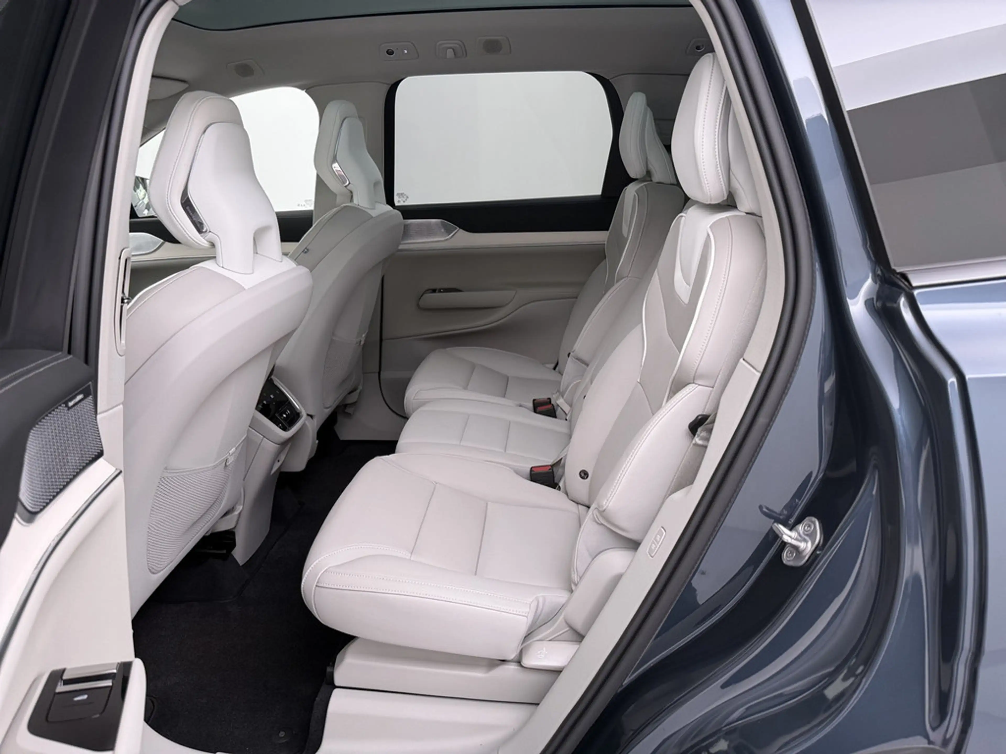 Volvo EX90 Ultra Performance Pure Electric AWD PANO — photo 14