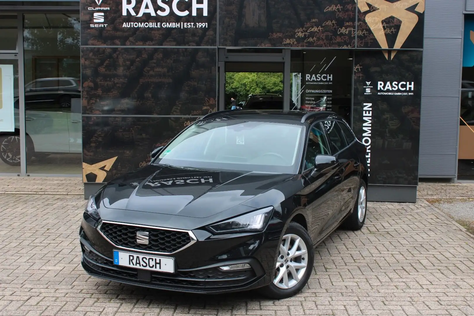 SEAT Leon Sportstourer 2.0 TDI DSG +LED+RFK+NAVI+SHZ+ Noir - 1