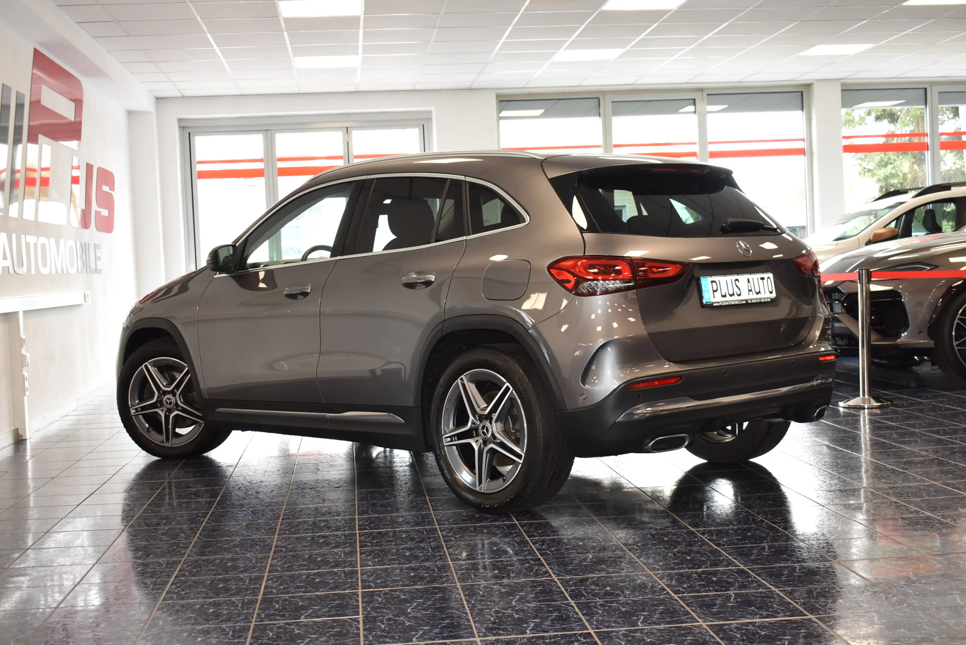 Mercedes-Benz GLA 220 d AMG Line Aut Nav LED Alcant 1-Hand AHK — photo 3