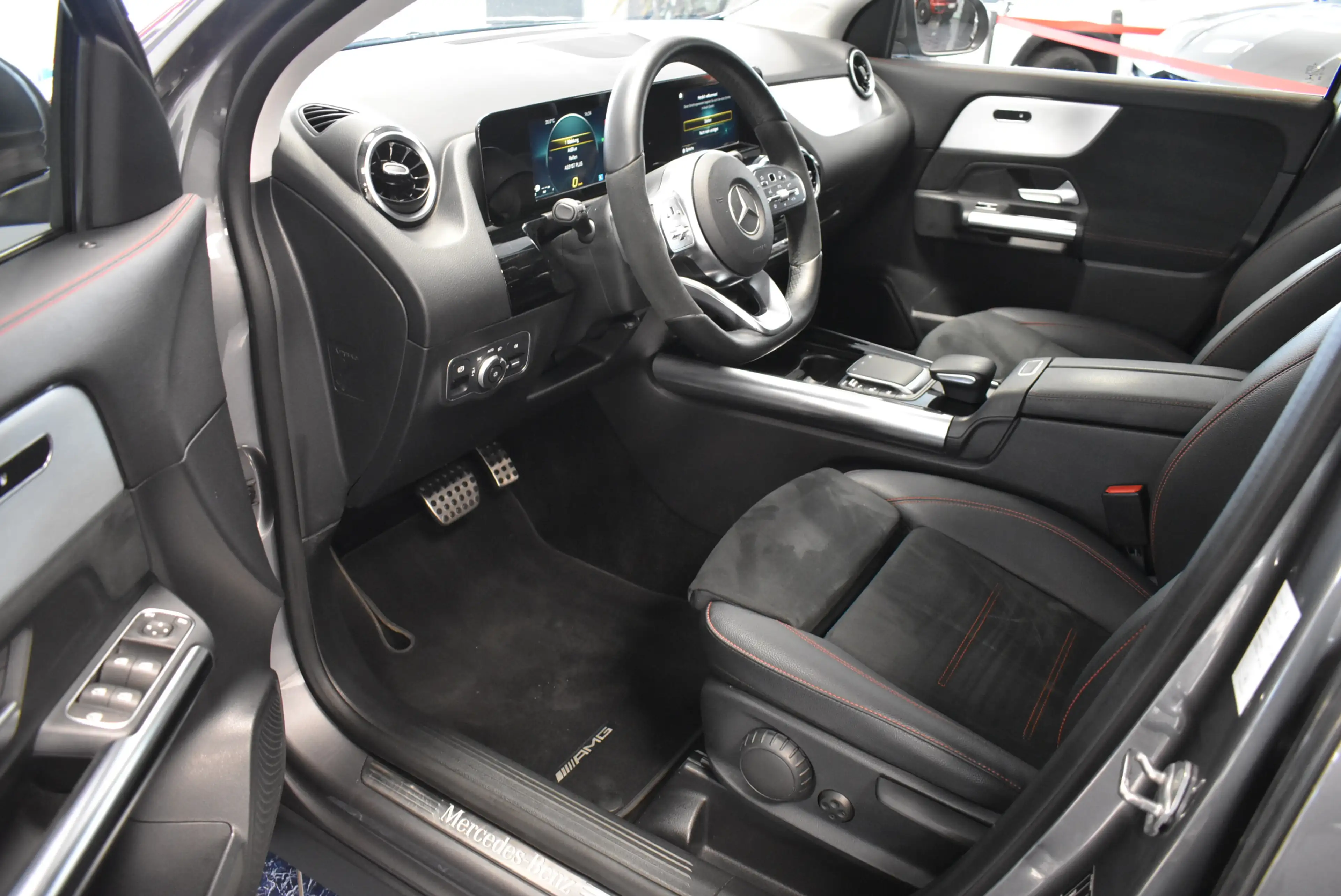 Mercedes-Benz GLA 220 d AMG Line Aut Nav LED Alcant 1-Hand AHK — photo 7