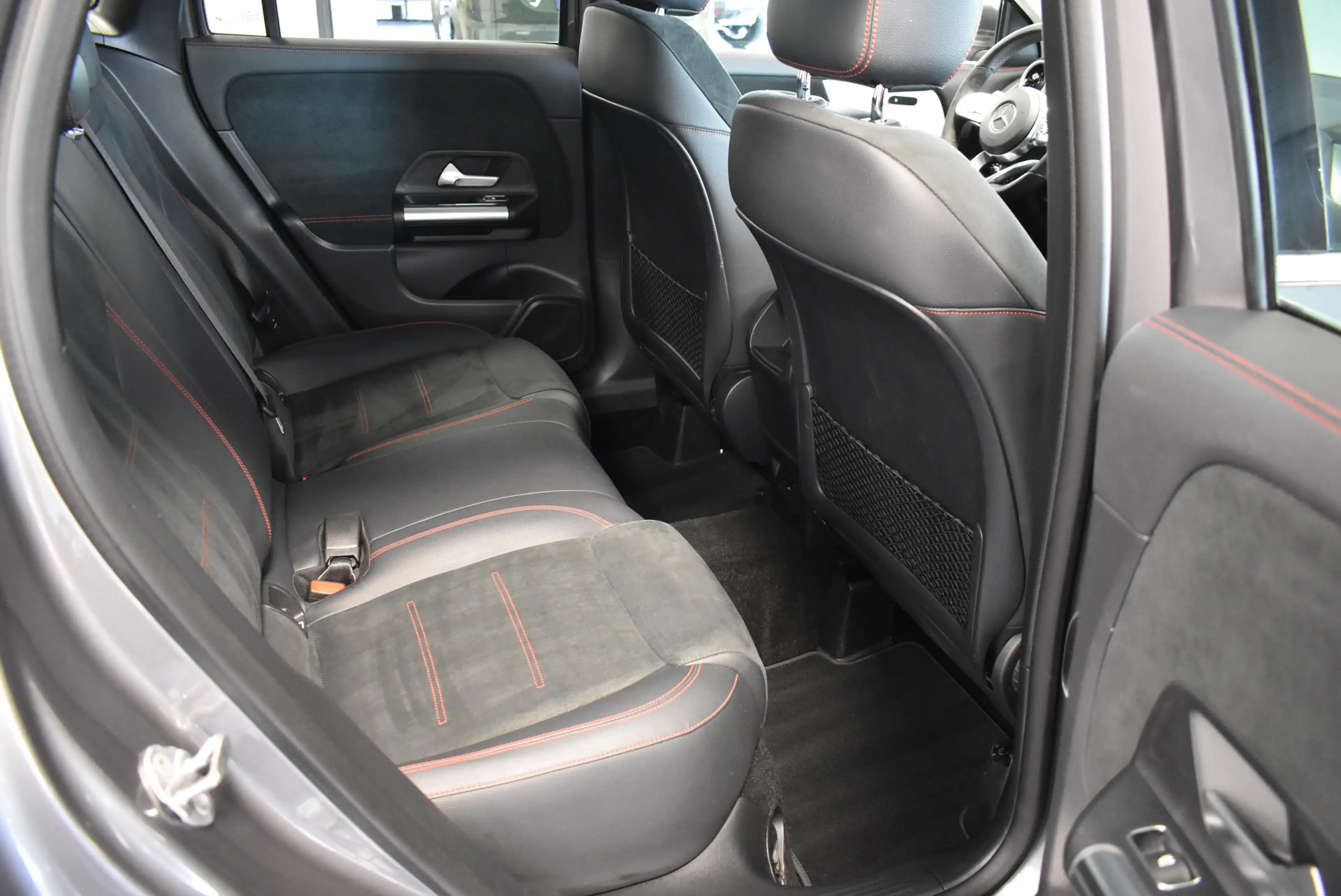 Mercedes-Benz GLA 220 d AMG Line Aut Nav LED Alcant 1-Hand AHK — photo 13