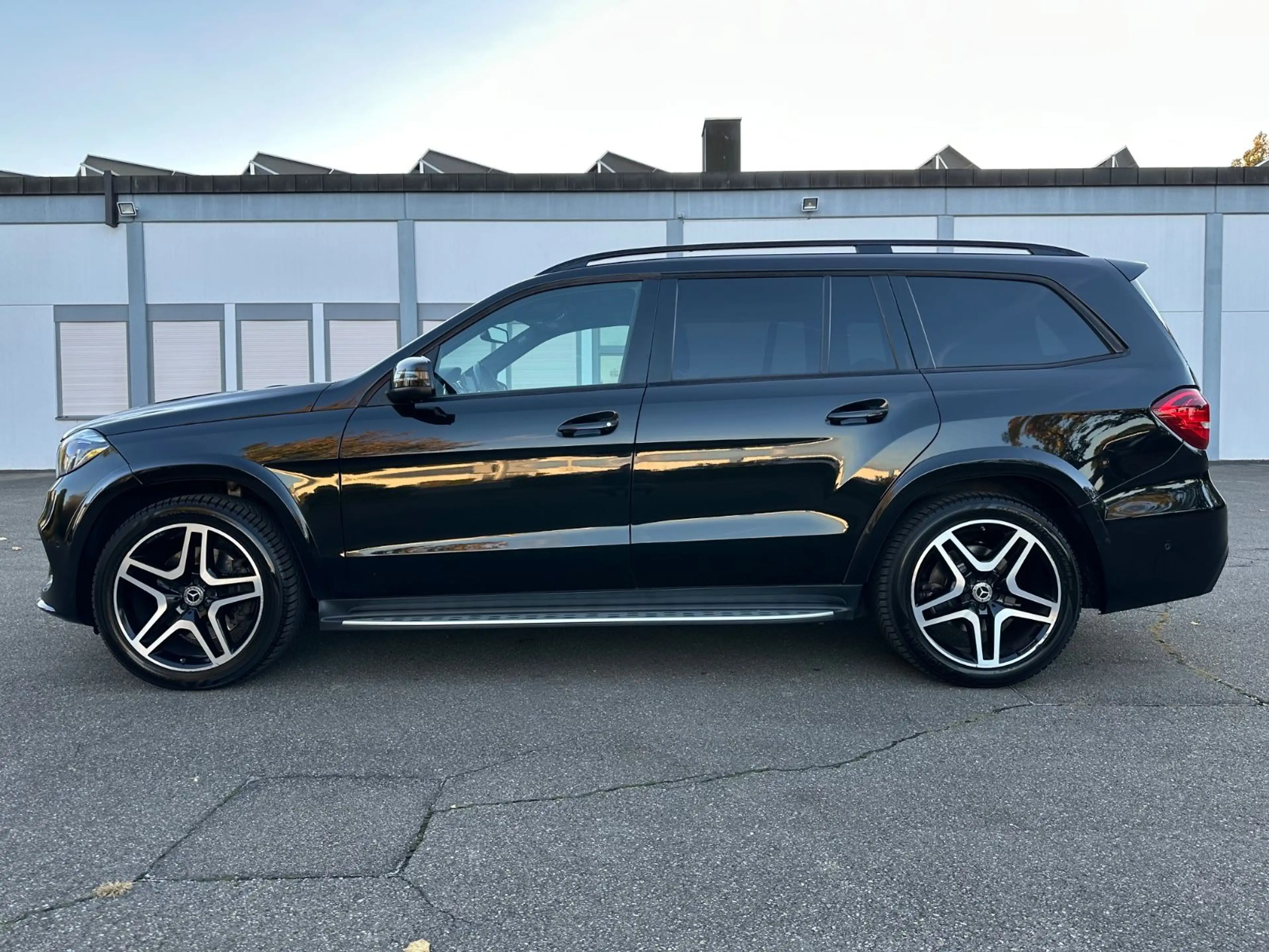 Mercedes-Benz GLS 350 d 4Matic*AMG Line*7 Sitze*Full*MwSt ausw — photo 2