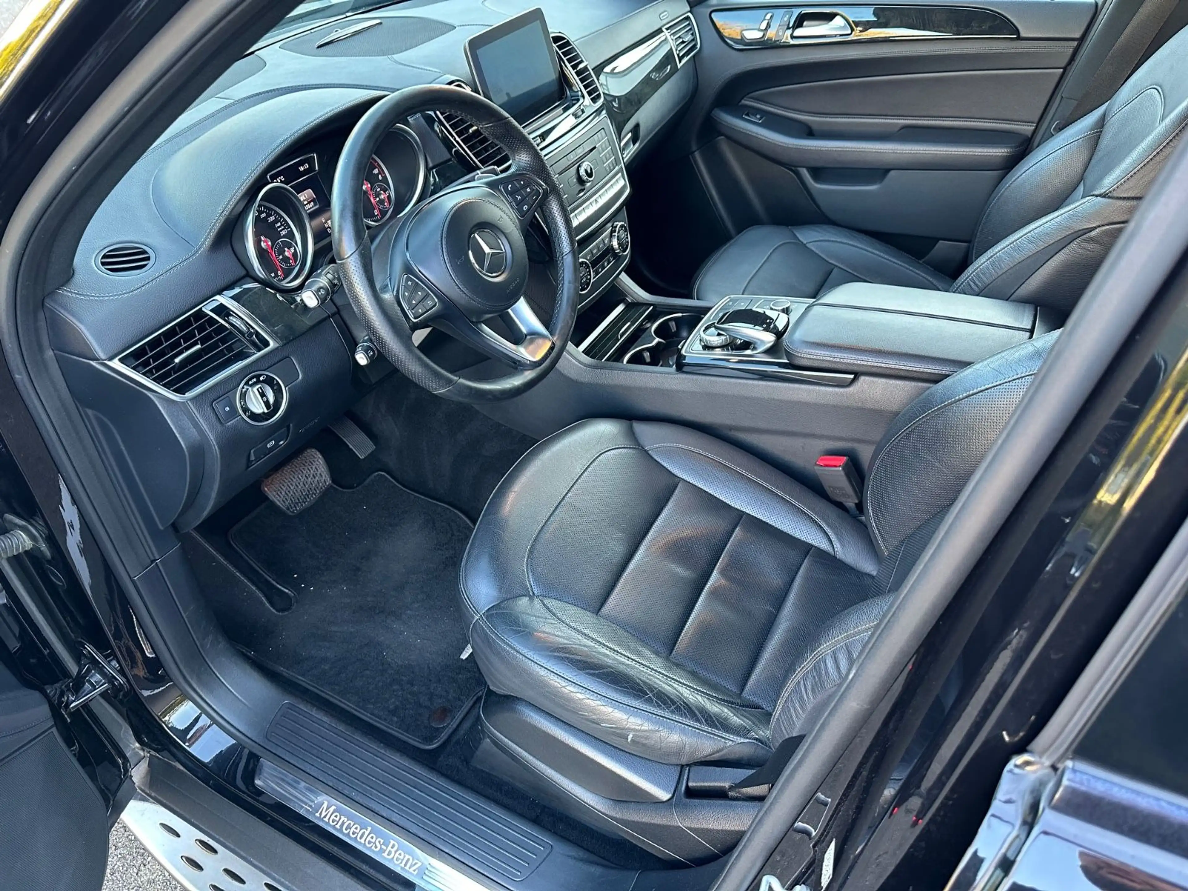 Mercedes-Benz GLS 350 d 4Matic*AMG Line*7 Sitze*Full*MwSt ausw — photo 9