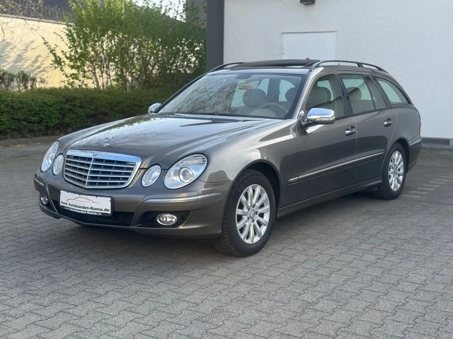 Mercedes-Benz E 200 T Kompressor Leder Navi S-Dach Automatik Grau - 1