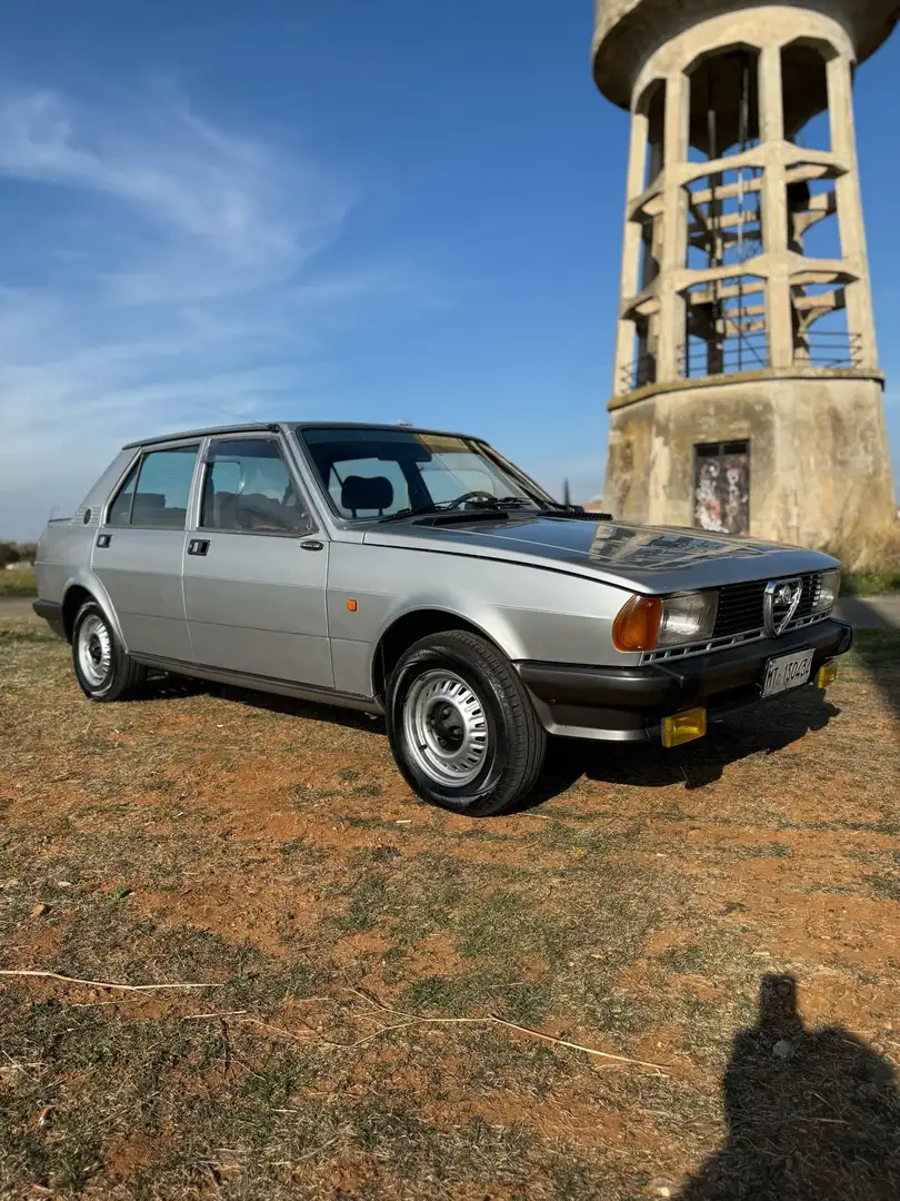 Alfa Romeo Giulietta 1.6 Silber - 1