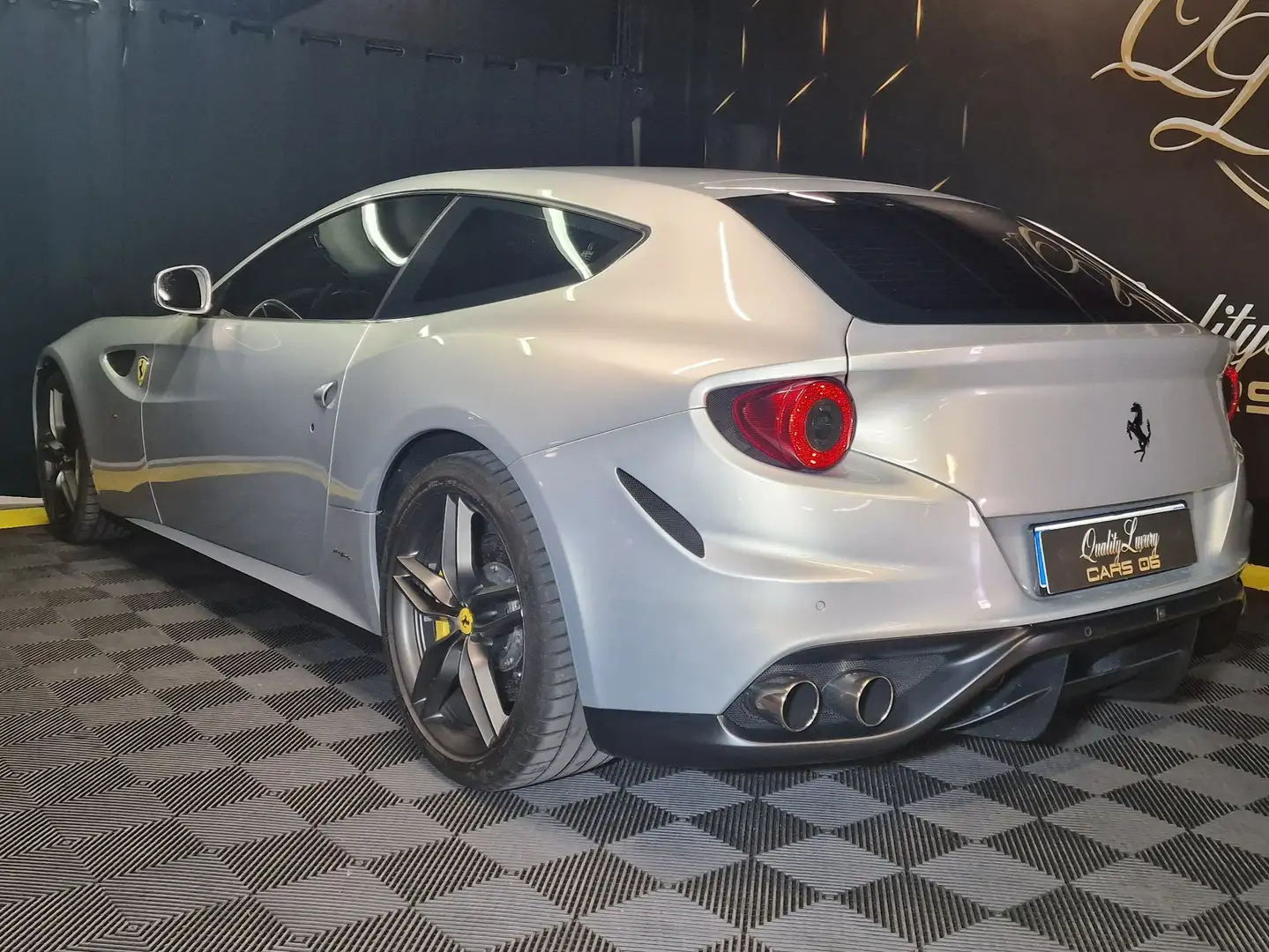 Ferrari FF V12 6.0 660ch siva - 2