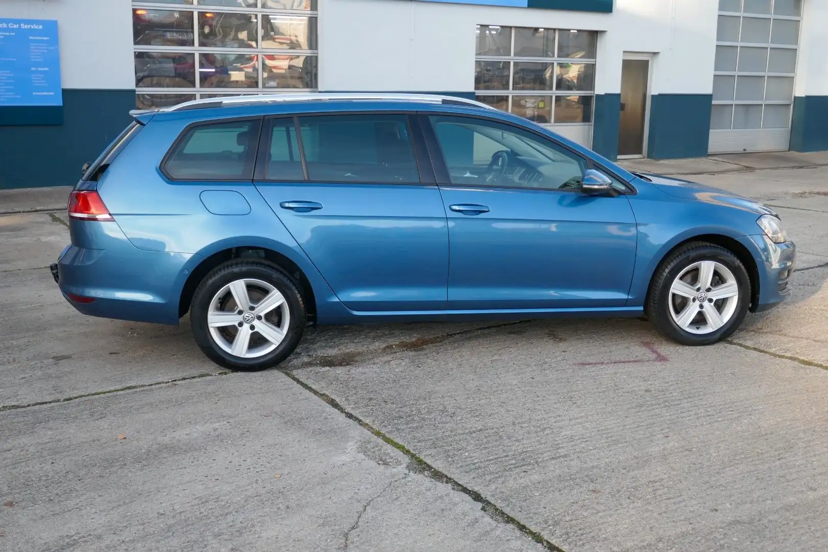 Volkswagen Golf VII Vari. CL 4Motion BiXen/AHK/DAB/SHZ Blau - 2