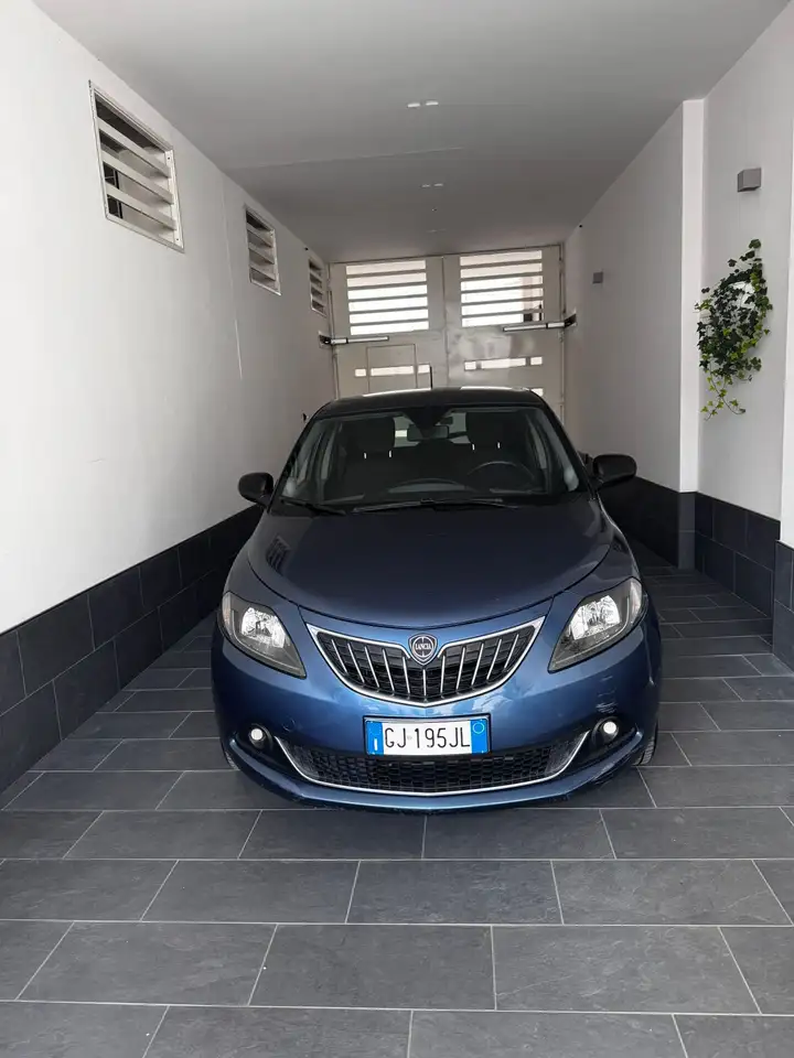 Lancia Ypsilon