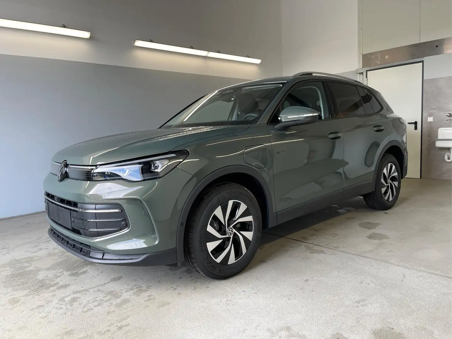 Volkswagen Tiguan LIFE eHybrid DSG AHK+360°+Navi+IQ.Light+IQ.Driv... Grün - 1