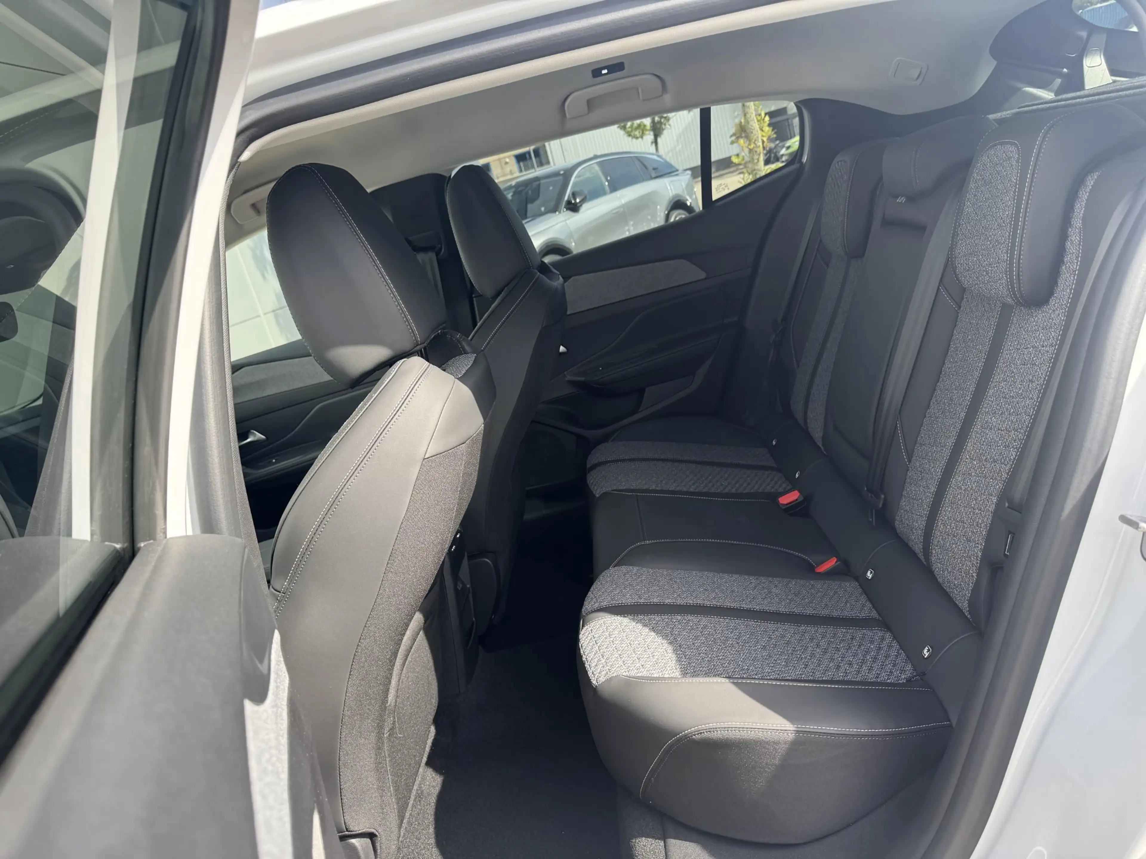 Peugeot 408 1.2 Allure Hybrid 145 | 360 camera | Adaptieve Cru — photo 11