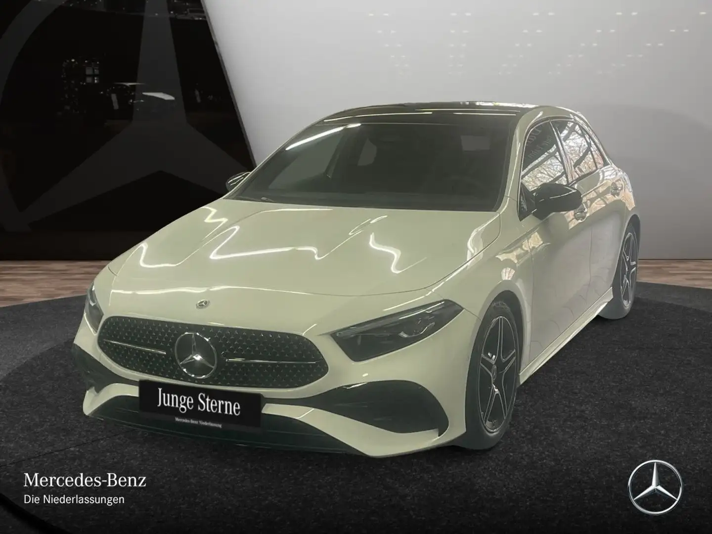 Mercedes-Benz A 250 4M AMG+NIGHT+PANO+MULTIBEAM+KAMERA+TOTW+8G Weiß - 2