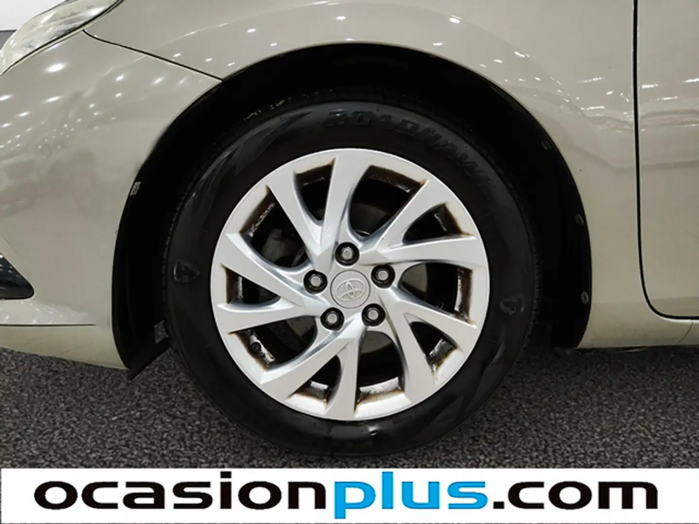 Toyota Auris 90D Active Marrón - 2