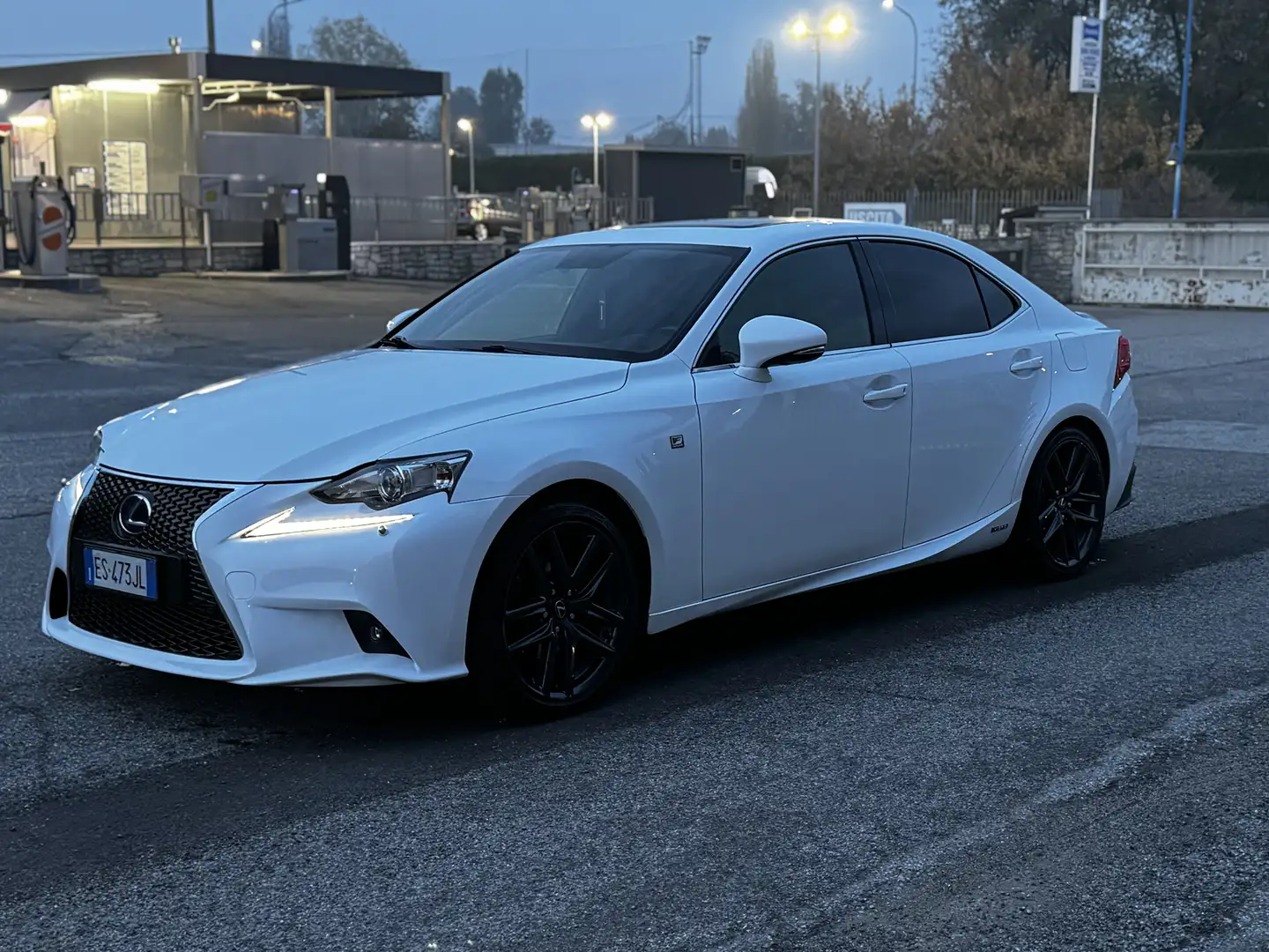 Lexus IS 300 300h F Sport - 1