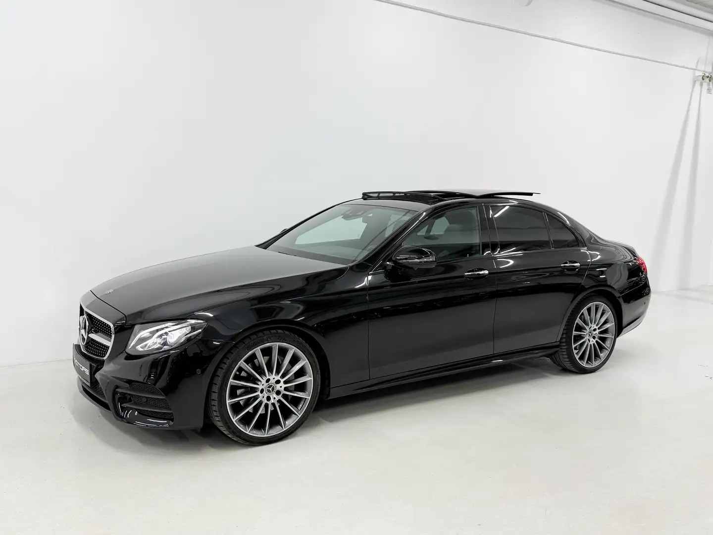 Mercedes-Benz E 220 d 9G-Tronic AMG-Line Panorama Burmester HUD 20" Schwarz - 2