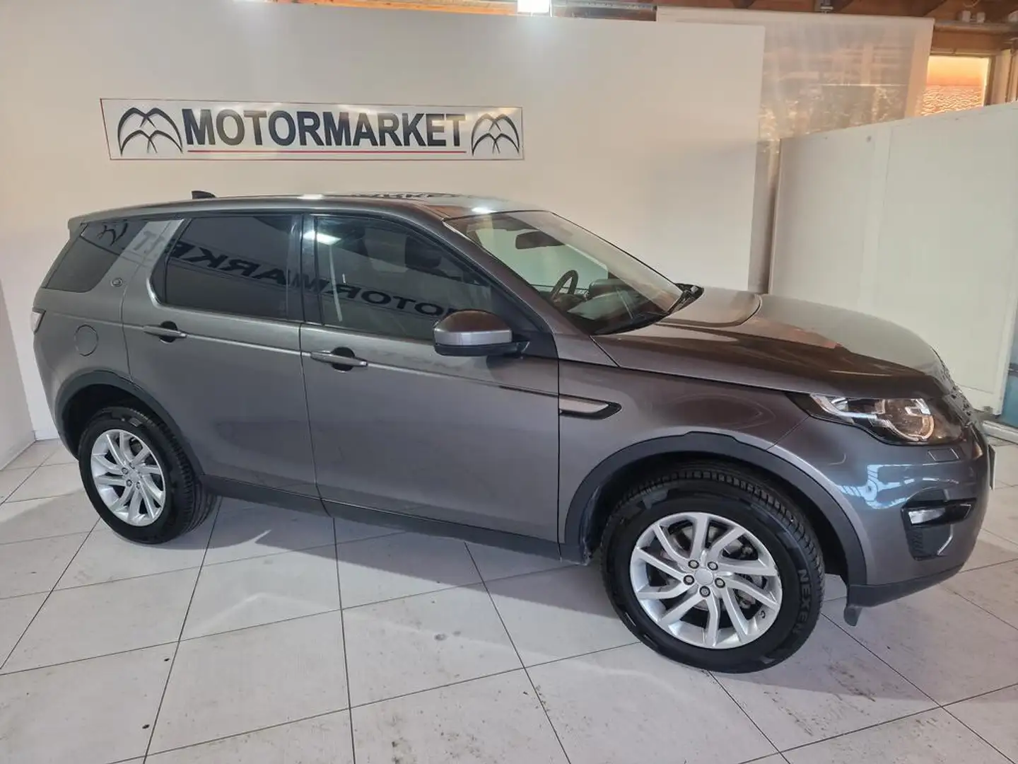 Land Rover Discovery Sport 2.0 td4 Pure Business edition Premium awd 150cv Gris - 1