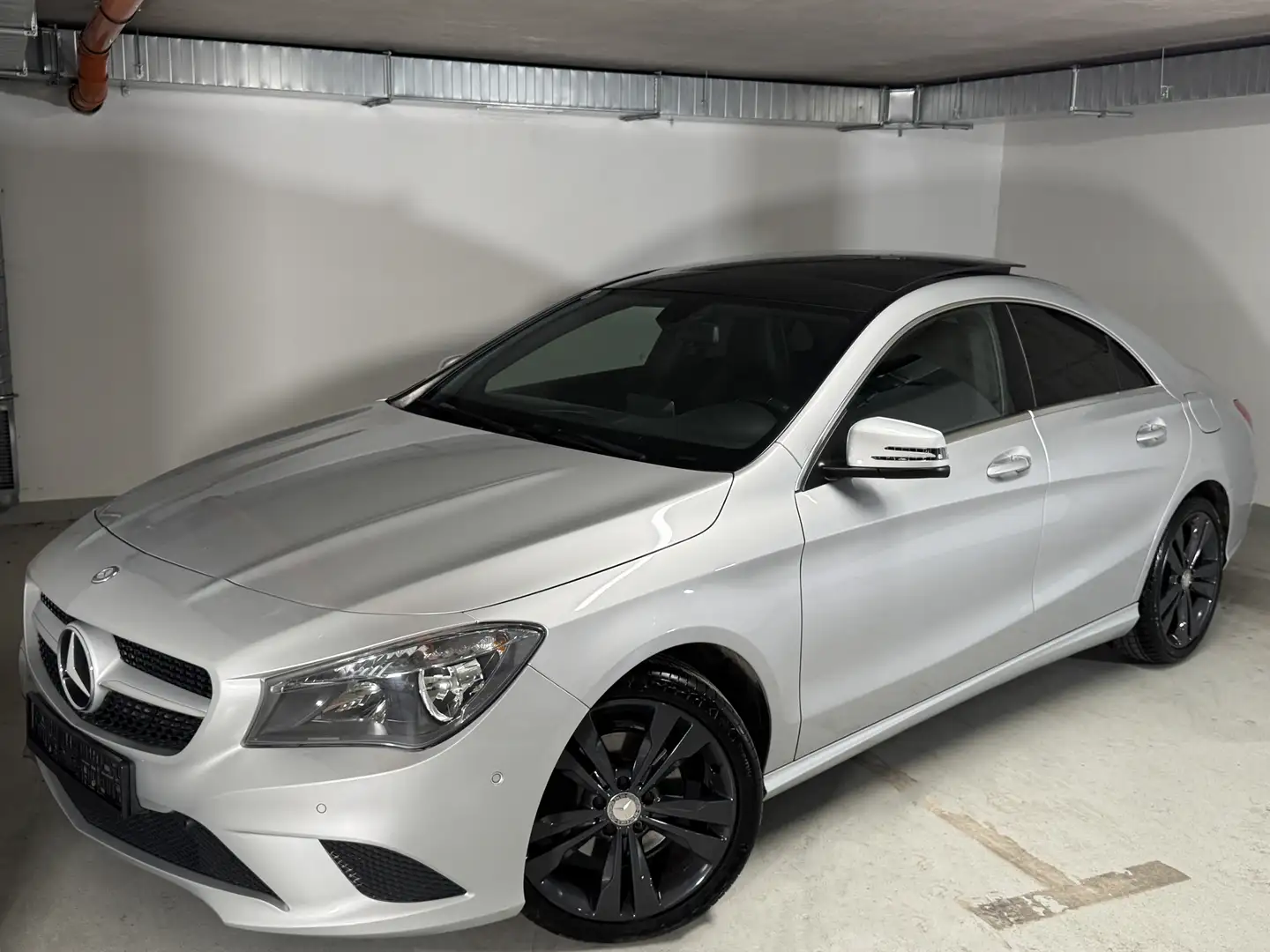 Mercedes-Benz CLA 180 Benziner // PANO // URBAN // PARKTRONIC - 2
