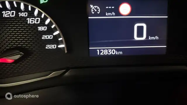 Peugeot 208 view 9