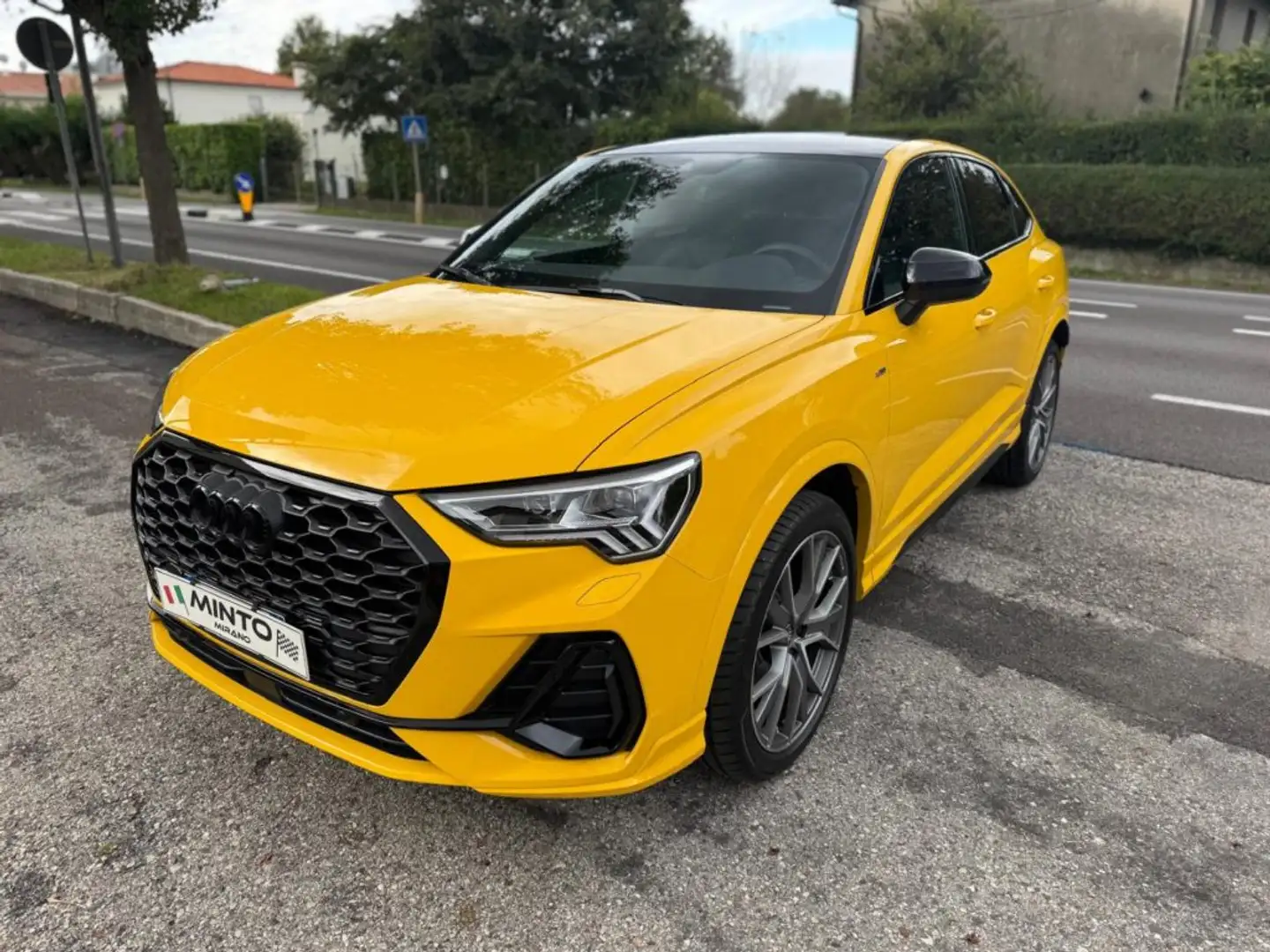 Audi Q3 SPB 35 TDI S tronic S line edition Identity Black Jaune - 2