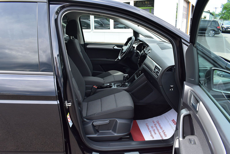 Volkswagen Touran 1,5TSI IQ.LIGHT+ACC+Kamera+7Sitzer+17"Alu — photo 10